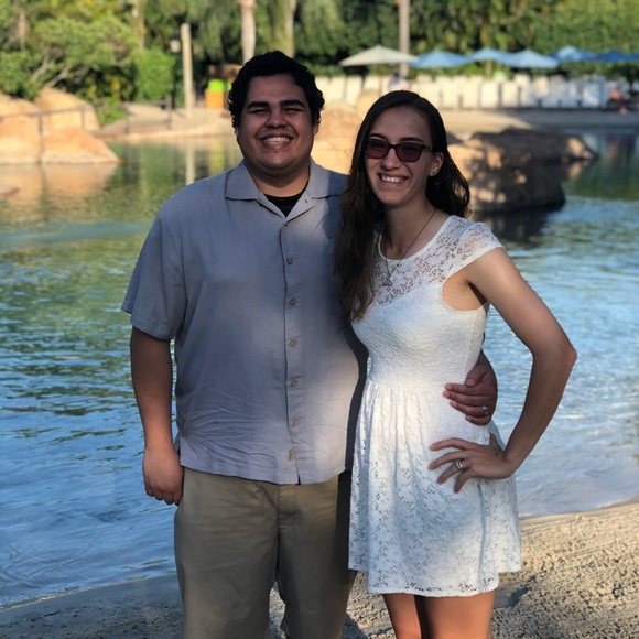 Meet your Posher, Danielle 🍍 - Picture 4 of 4